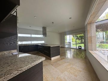 🏡 Vive el lujo y la comodidad en Fraccionamiento Jurica: Casa en Condominio Regency 🌟