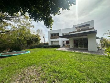 🏡 Vive el lujo y la comodidad en Fraccionamiento Jurica: Casa en Condominio Regency 🌟