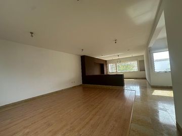 🏡 Vive el lujo y la comodidad en Fraccionamiento Jurica: Casa en Condominio Regency 🌟