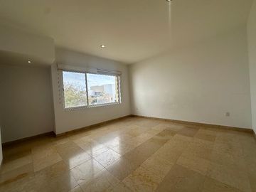 🏡 Vive el lujo y la comodidad en Fraccionamiento Jurica: Casa en Condominio Regency 🌟