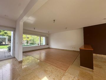 🏡 Vive el lujo y la comodidad en Fraccionamiento Jurica: Casa en Condominio Regency 🌟