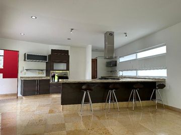 🏡 Vive el lujo y la comodidad en Fraccionamiento Jurica: Casa en Condominio Regency 🌟