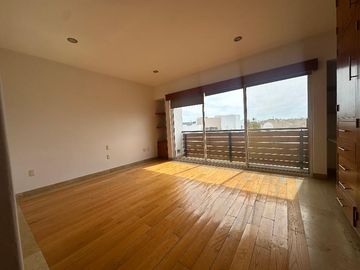 🏡 Vive el lujo y la comodidad en Fraccionamiento Jurica: Casa en Condominio Regency 🌟
