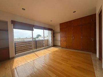 🏡 Vive el lujo y la comodidad en Fraccionamiento Jurica: Casa en Condominio Regency 🌟