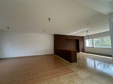 🏡 Vive el lujo y la comodidad en Fraccionamiento Jurica: Casa en Condominio Regency 🌟