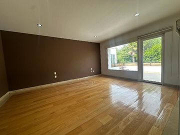 🏡 Vive el lujo y la comodidad en Fraccionamiento Jurica: Casa en Condominio Regency 🌟