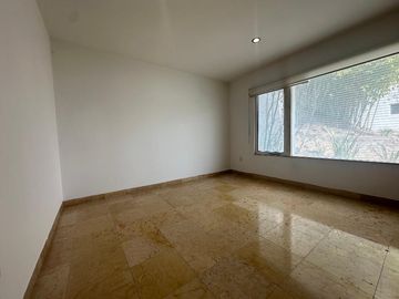 🏡 Vive el lujo y la comodidad en Fraccionamiento Jurica: Casa en Condominio Regency 🌟