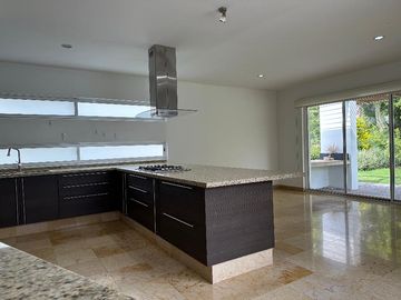 🏡 Vive el lujo y la comodidad en Fraccionamiento Jurica: Casa en Condominio Regency 🌟