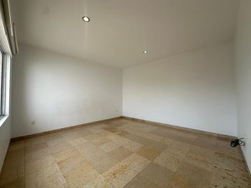🏡 Vive el lujo y la comodidad en Fraccionamiento Jurica: Casa en Condominio Regency 🌟