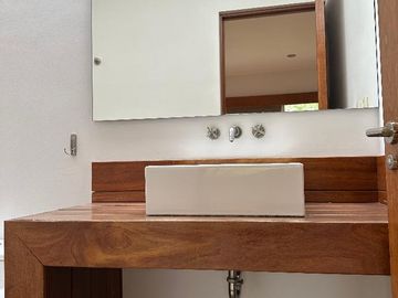 🏡 Vive el lujo y la comodidad en Fraccionamiento Jurica: Casa en Condominio Regency 🌟