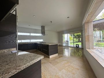 🏡 Vive el lujo y la comodidad en Fraccionamiento Jurica: Casa en Condominio Regency 🌟