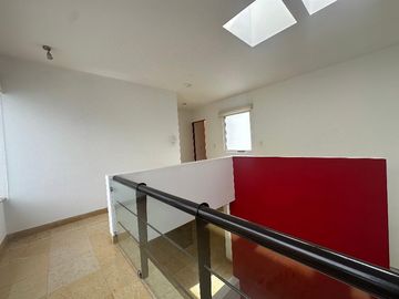 🏡 Vive el lujo y la comodidad en Fraccionamiento Jurica: Casa en Condominio Regency 🌟