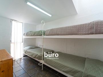 EXCELENTE CASA EN VENTA CON VISTA AL MAR EN MALECON PICO ALTO DE PUNTA HERMOSA