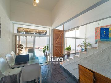 EXCELENTE CASA EN VENTA CON VISTA AL MAR EN MALECON PICO ALTO DE PUNTA HERMOSA