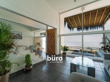 EXCELENTE CASA EN VENTA CON VISTA AL MAR EN MALECON PICO ALTO DE PUNTA HERMOSA