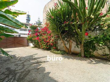 EXCELENTE CASA EN VENTA CON VISTA AL MAR EN MALECON PICO ALTO DE PUNTA HERMOSA