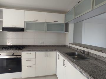 EN VENTA APARTAMENTO EN LAGOS DE VERDE ALFAGUARA SEXTO PISO