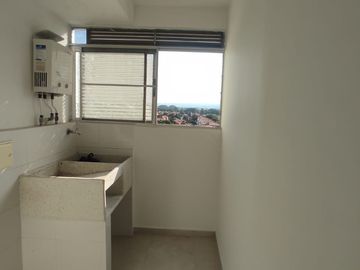 EN VENTA APARTAMENTO EN LAGOS DE VERDE ALFAGUARA SEXTO PISO
