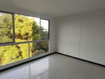 EN VENTA APARTAMENTO EN LAGOS DE VERDE ALFAGUARA SEXTO PISO