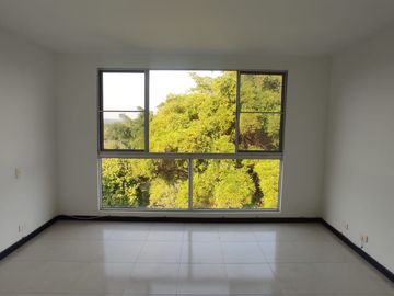 EN VENTA APARTAMENTO EN LAGOS DE VERDE ALFAGUARA SEXTO PISO