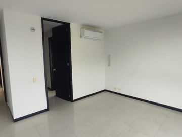 EN VENTA APARTAMENTO EN LAGOS DE VERDE ALFAGUARA SEXTO PISO
