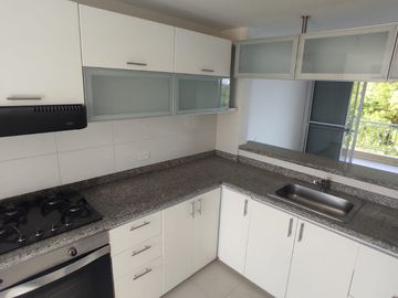 EN VENTA APARTAMENTO EN LAGOS DE VERDE ALFAGUARA SEXTO PISO