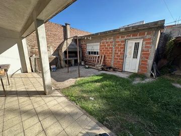 Casa en  venta en centro de G. de Laferrere