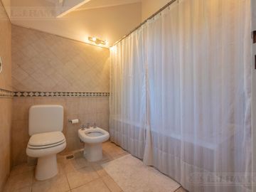 Casa en Venta en El Estribo, Pilar – Lote Interno y Gran Jardín  - Escriturable