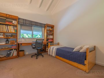 Casa en Venta en El Estribo, Pilar – Lote Interno y Gran Jardín  - Escriturable