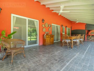 Casa en Venta en El Estribo, Pilar – Lote Interno y Gran Jardín  - Escriturable