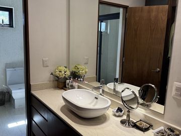 Casa en venta en La Vista,  Bosque Real