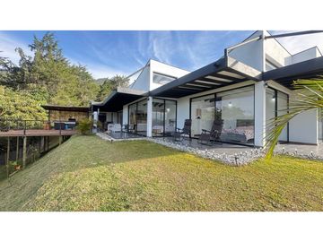 vendo Casa campestre carmen de viboral, sector el canada. LDC