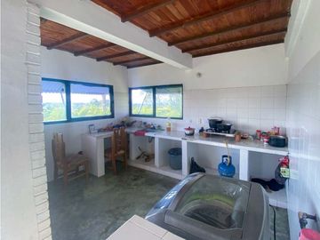 Casa-finca sector vía Alcalá-Cartago
