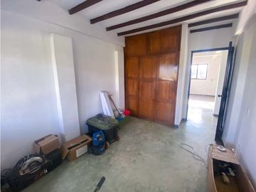 Casa-finca sector vía Alcalá-Cartago