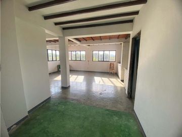 Casa-finca sector vía Alcalá-Cartago