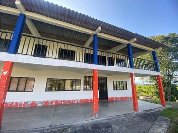 Casa-finca sector vía Alcalá-Cartago