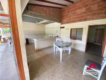Finca sobre la vía Alcalá-Cartago