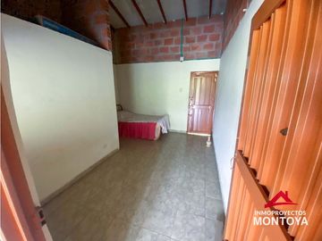 Finca sobre la vía Alcalá-Cartago