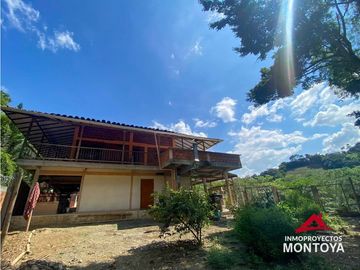 Finca sobre la vía Alcalá-Cartago