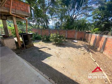 Finca sobre la vía Alcalá-Cartago