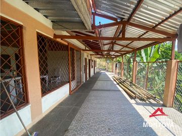 Finca sobre la vía Alcalá-Cartago