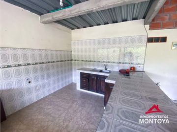 Finca sobre la vía Alcalá-Cartago