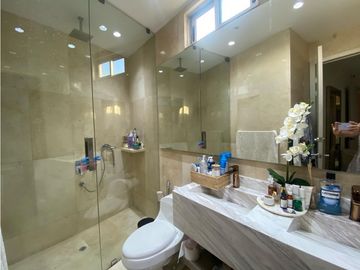 SE VENDE REMODELADO APARTAMENTO EN ALTO PRADO