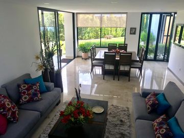 Se Vende Casa De Lujo En Barrio Pance