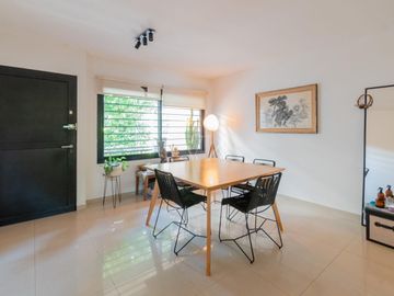 Venta casa estilo tríplex 5 ambientes con jardín y pileta en Vicente Lopez