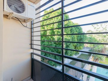 Venta casa estilo tríplex 5 ambientes con jardín y pileta en Vicente Lopez