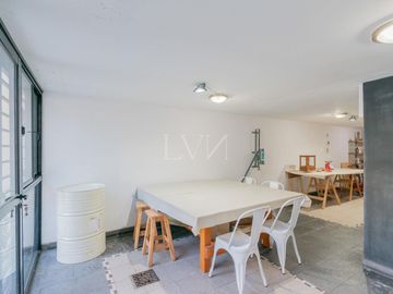 Venta casa estilo tríplex 5 ambientes con jardín y pileta en Vicente Lopez