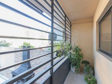 Venta casa estilo tríplex 5 ambientes con jardín y pileta en Vicente Lopez