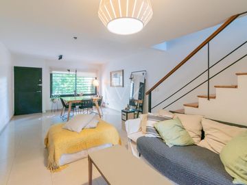 Venta casa estilo tríplex 5 ambientes con jardín y pileta en Vicente Lopez