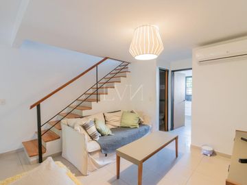 Venta casa estilo tríplex 5 ambientes con jardín y pileta en Vicente Lopez